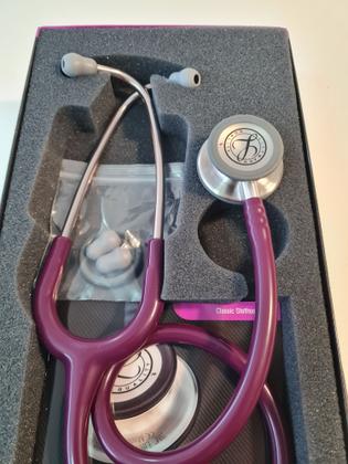Imagem de Estetoscópio Littmann Classic lll + Case - Cores Variadas