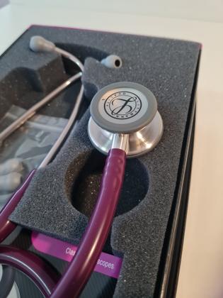 Imagem de Estetoscópio Littmann Classic lll + Case - Cores Variadas