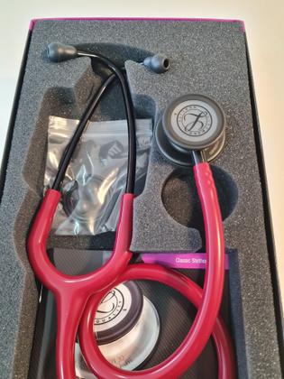 Imagem de Estetoscópio Littmann Classic lll + Case - Cores Variadas