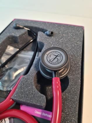 Imagem de Estetoscópio Littmann Classic lll + Case - Cores Variadas