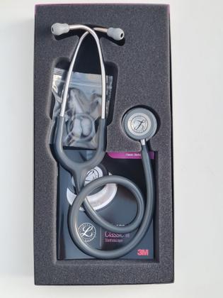 Imagem de Estetoscópio Littmann Classic lll + Case - Cores Variadas