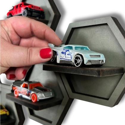 Imagem de Expositor Miniaturas Hot Wheels Nicho Hexagonal Moderno para carrinhos diecast taxa proporção 164