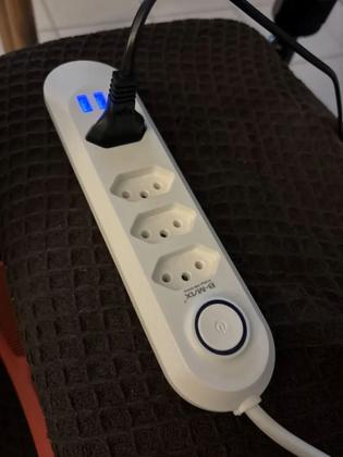 Imagem de Extensão Régua Elétrica 2 Metros 4 Tomadas 3 USB Bivolt 110/220v Filtro de Linha - Envio Rápido