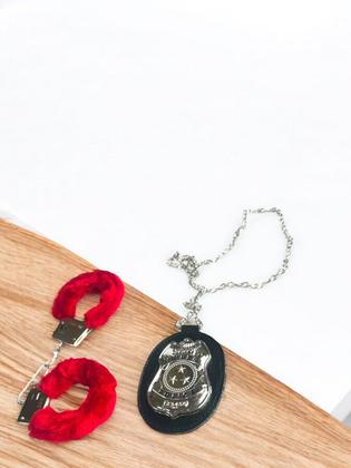 Imagem de Fantasia Kit Policial Feminino Algema pelúcia e Distintivo