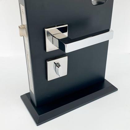 Imagem de Fechadura De Porta Banheiro Cromada 55mm Carrara ABNT