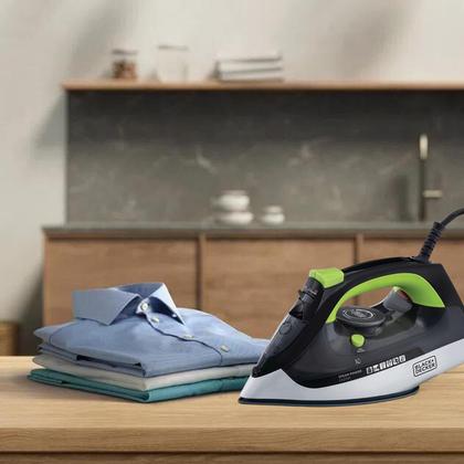 Imagem de Ferro de Passar a Seco e Vapor Black Decker 2000W FX2700 Antigotejamento Preto e Verde 220v