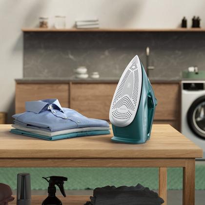 Imagem de Ferro de Passar a Vapor e a Seco Electrolux Experience Care - ESI80