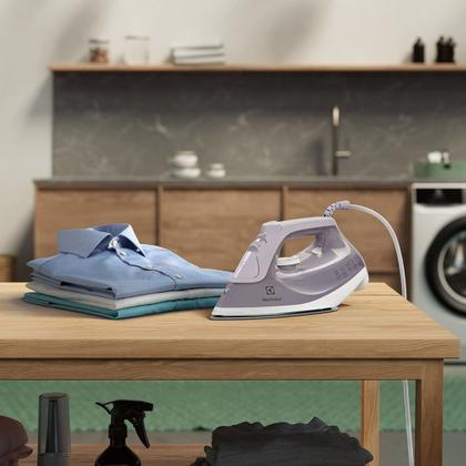 Imagem de Ferro de Passar a Vapor e a Seco Electrolux Lavanda Experience com PowerVapour (ESI50)