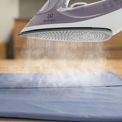 Imagem de Ferro de Passar a Vapor e a Seco Electrolux Lavanda Experience com PowerVapour (ESI50)