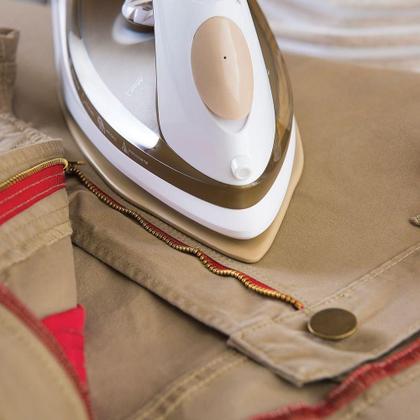 Imagem de Ferro De Passar A Vapor Oster Antiaderente 110V