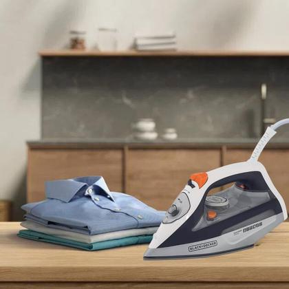 Imagem de Ferro de Passar Roupa a Seco e Vapor Black+Decker Max Steam FX3100-B2 Base Ceramic Gliss Antiaderente Antigotejamento - Voltagem Somente 220v