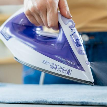 Imagem de Ferro de Passar Roupa a Vapor Black + Decker Antiaderente 1200W 127V Roxo