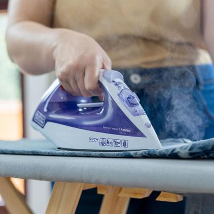 Imagem de Ferro de Passar Roupa a Vapor Black + Decker Antiaderente 1200W 220V Roxo