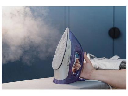 Imagem de Ferro de Passar Roupa a Vapor e a Seco Black+Decker FX2550 Roxo e Branco