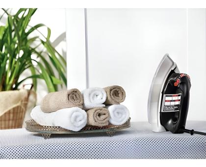 Imagem de Ferro de Passar Roupa Black Decker Modelo VFA1110TM2 Com Base de Alumínio