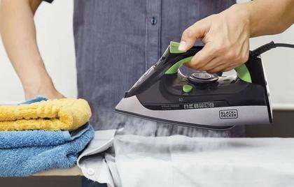 Imagem de Ferro de Passar Roupa Elétrico à Vapor Com Antigotejamento Black Decker Fx2700