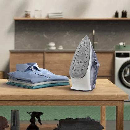 Imagem de Ferro de Passar Seco e vapor Electrolux Experience Care antiaderente base ceramica vapor vertical extra 2200 W azul marinho ESI60