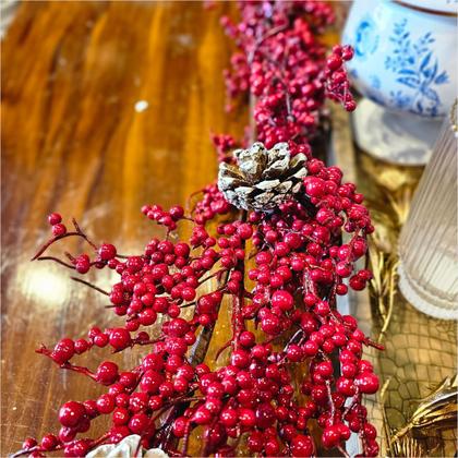 Imagem de Festão Berries Vermelho Pinhas Enfeite Natalino 170Cm