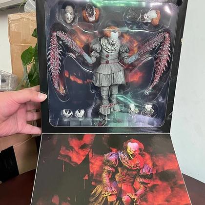 Imagem de Figura de Ação NECA Pennywise - Boneco de Terror de 18cm - Presente de Natal