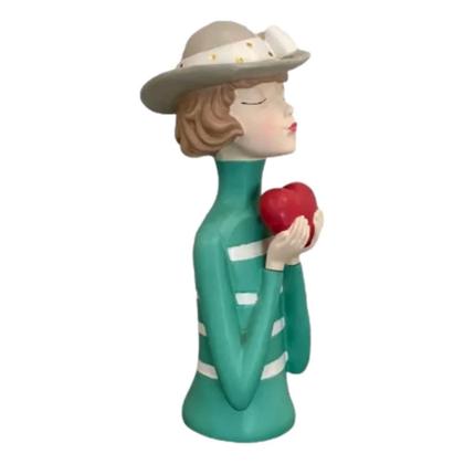 Imagem de Figura decorativa boneca wollf com coração   61495 resina