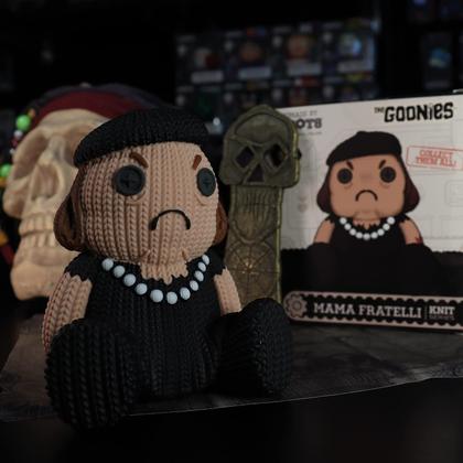 Imagem de Figura feita à mão por Robots The Goonies Mama Fratelli 020