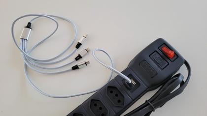 Imagem de Filtro de Linha 5 Tomadas NBR e 2 USB Fusível com cabo universal