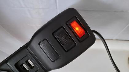 Imagem de Filtro de Linha 5 Tomadas NBR e 2 USB Fusível com cabo universal