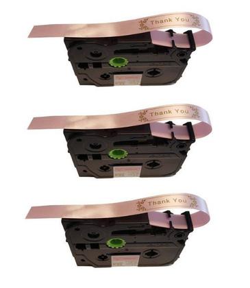 Imagem de Fita Cetim Compatível Brother Tz Tze RE34 Rosa Letra Dourada 12mm
