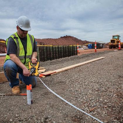 Imagem de Fita métrica longa de fibra de vidro DEWALT 30m/100 pés DW HPP