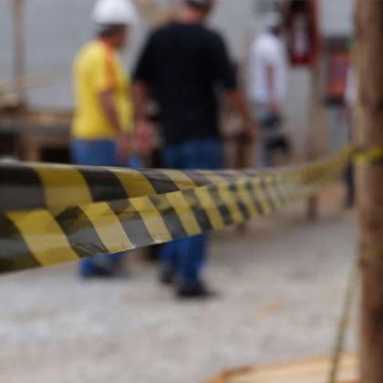 Imagem de Fita Sinalizaçao Zebrada 200 Metros Segurança Demarcaçao Area Restrita Proteçao Isolamento Obra Evento