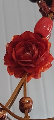 Imagem de Flor feito com escamas de peixe