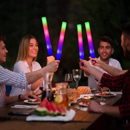 Imagem de Foam Glow Sticks Bylaotrs 160 unidades com 3 modos de festa com luz LED