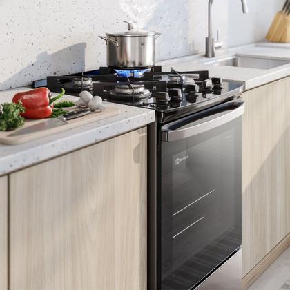 Imagem de Fogão 4 bocas Electrolux Prata Efficient com Mesa de Vidro, Tripla Chama e VaporBake (FE4GS)