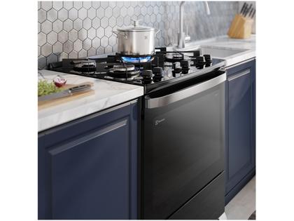 Fogão 5 Bocas Electrolux Preto Mesa de Vidro VaporBake FE5GP Imagem de Fogão 5 Bocas Electrolux Preto Mesa de Vidro VaporBake FE5GP
