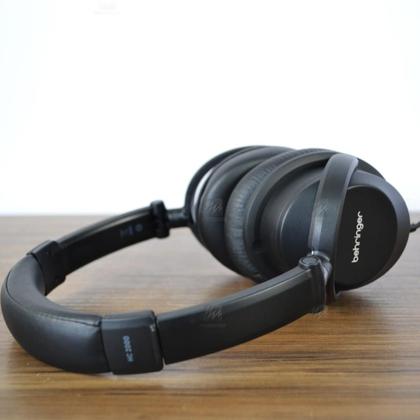 Imagem de Fone de Ouvido Fechado para Estúdio Headphone HC 2000 Arco Acolchoado + Adaptador P2/P10 - Behringer