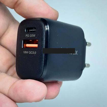 Imagem de Fonte Universal Preta Modo Turbo Para Carregamento Rápido