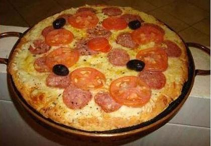 Imagem de Forma de pizza em pedra sabão  sem alças e com aro de 27 cm