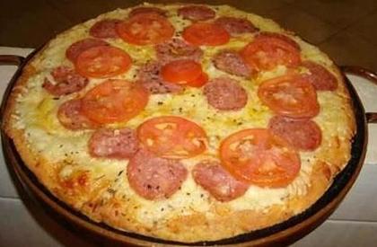 Imagem de Forma de pizza em pedra sabão  sem alças e com aro de 27 cm