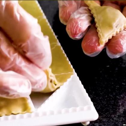 Imagem de Forma P/ Moldar Macarrão Capelletti Meia Lua Massa Recheada