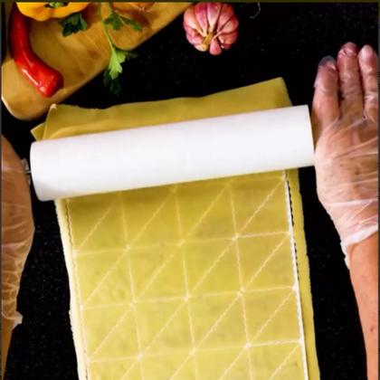 Imagem de Forma P/ Moldar Macarrão Capelletti Meia Lua Massa Recheada