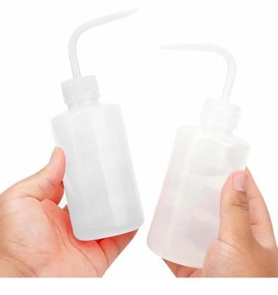 Imagem de Frasco Almotolia Pisseta Bico Curvo 100ml - Dosador para Procedimentos