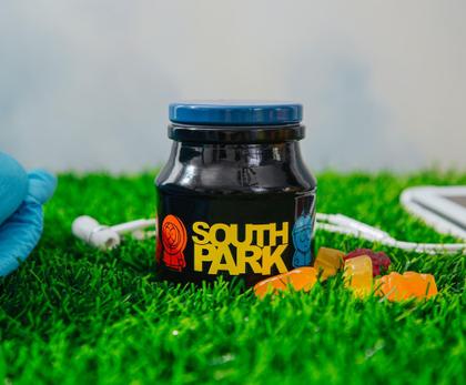 Imagem de Frasco de armazenamento de vidro Silver Buffalo South Park Characters 150mL