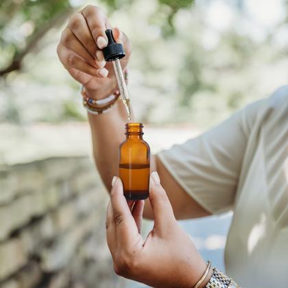 Imagem de Frascos de vidro Comrzor 30mL âmbar com conta-gotas, pacote com 48