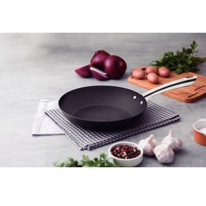 Imagem de Frigideira de Ferro Esmaltado 30 cm 3 L com Revestimento Interno em Antiaderente Starflon Trento Tramontina 20836/030