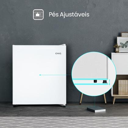 Imagem de Frigobar Branco 46l Litros Frost Free Com Porta Reversível Prateleira De Vidro Qrd02b2w CHiQ