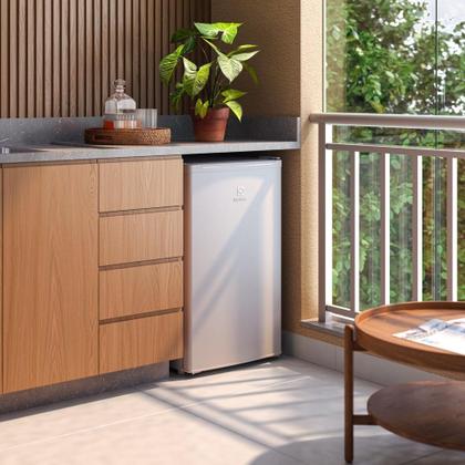 Imagem de Frigobar Electrolux 122 Litros Efficient com Controle de Temperatura Branco EM120 127V