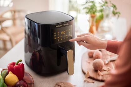 Imagem de Fritadeira Airfryer Conectada Série 5000 Philips Walita Preta 1400W RI9255/81 110v