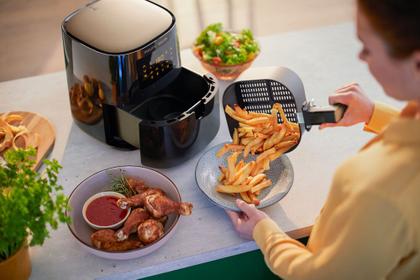 Imagem de Fritadeira Airfryer Conectada Série 5000 Philips Walita Preta 1400W RI9255/81 110v