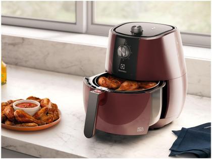 Imagem de Fritadeira Elétrica sem Óleo/Air Fryer Electrolux - Efficient por Rita Lobo EAF31 Dark Red com Timer