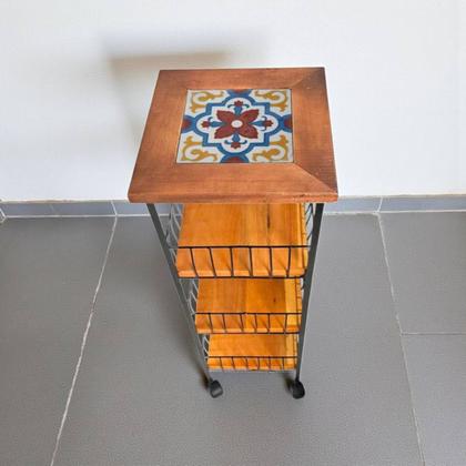 Imagem de Fruteira de Madeira Rústica 3 Andares com Ladrilho Hidraúlico e Rodinhas